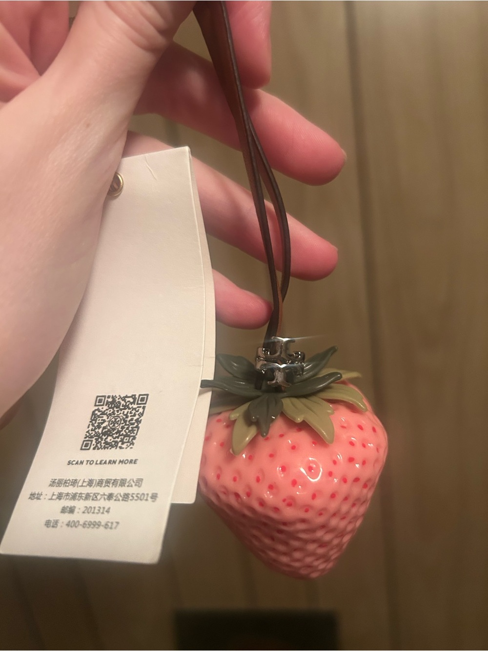 Tory Burch strawberry 🍓 bag charm - Picture 4 of 4